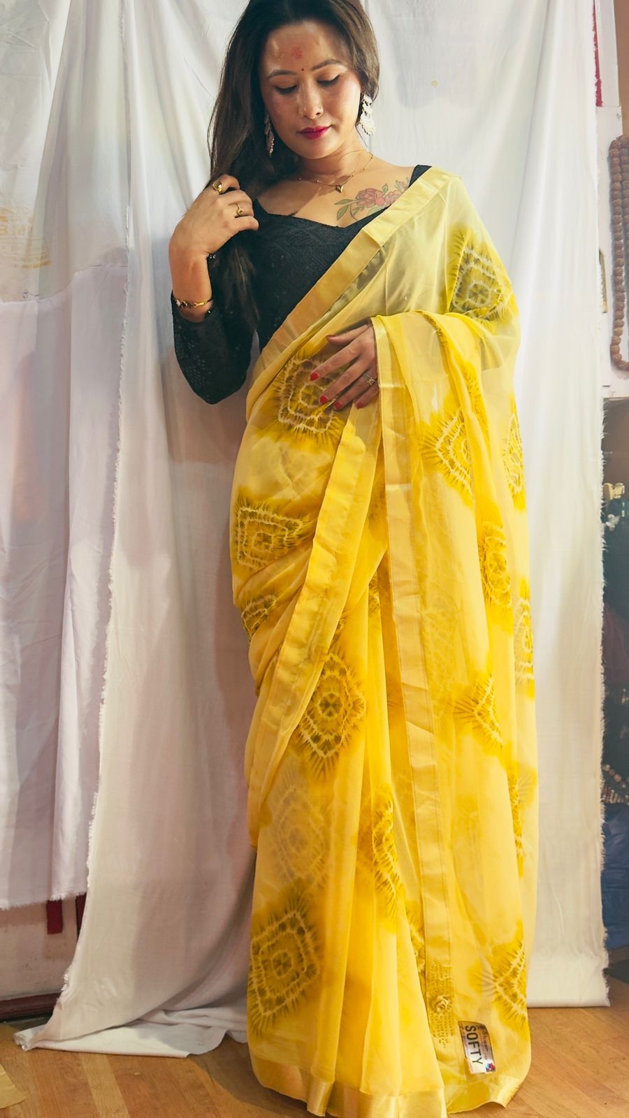 Menuka Brand Yellow Organza Floral Digital Printed Saree With Blouse 2