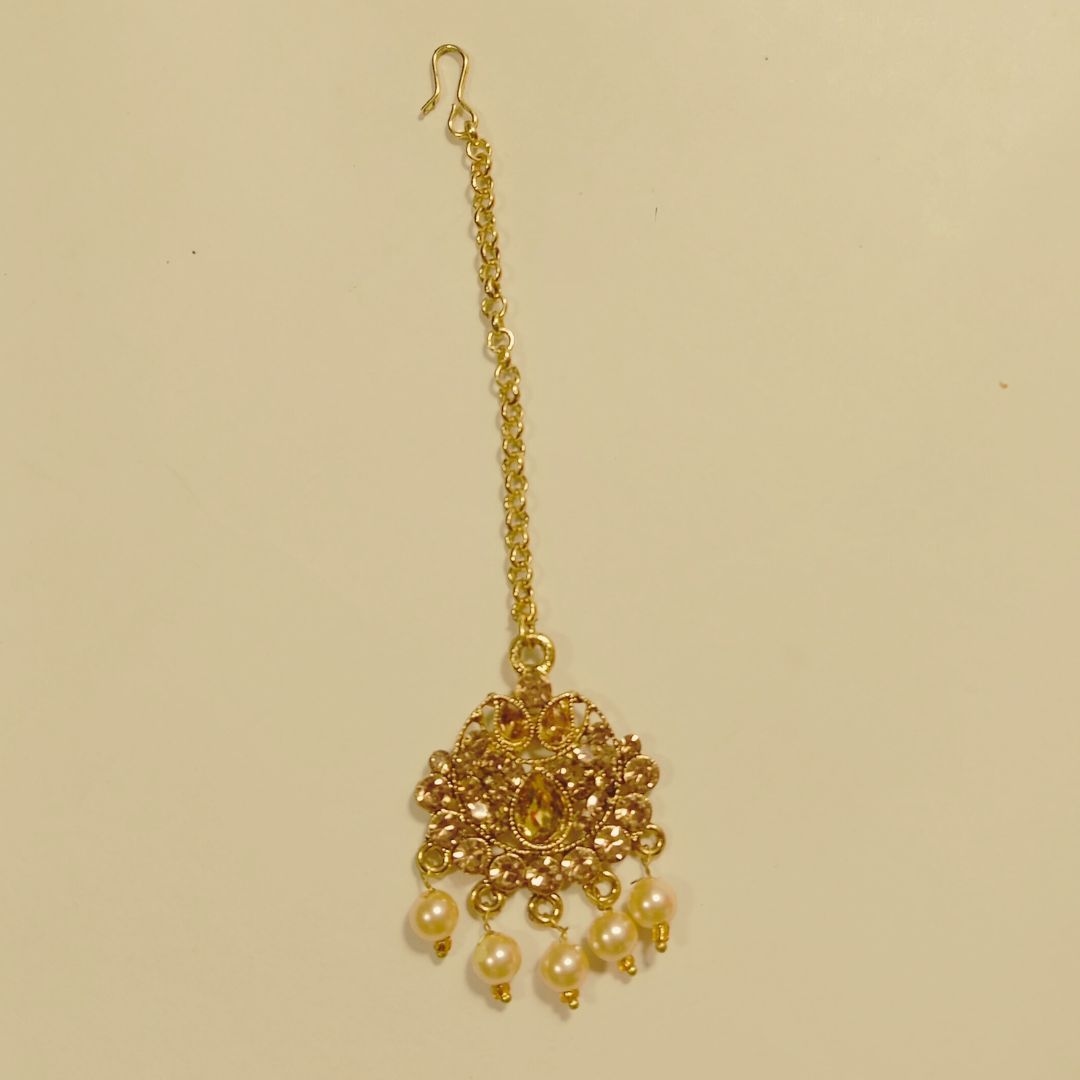 Maagtika for ladies South Indian Medium Round Face 1