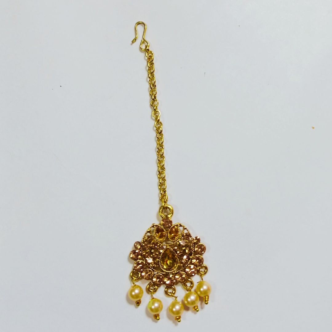 Maagtika for ladies South Indian Medium Round Face 2