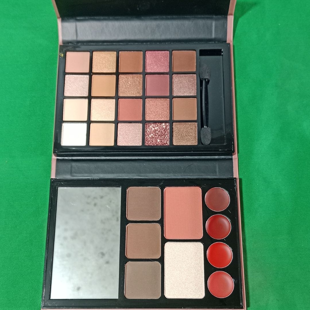 Ultra Glow Eyeshadow Palette 3