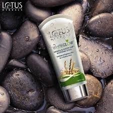 L0tus Herbals WhiteGlow Oatmeal And Yogurt Scrub 6