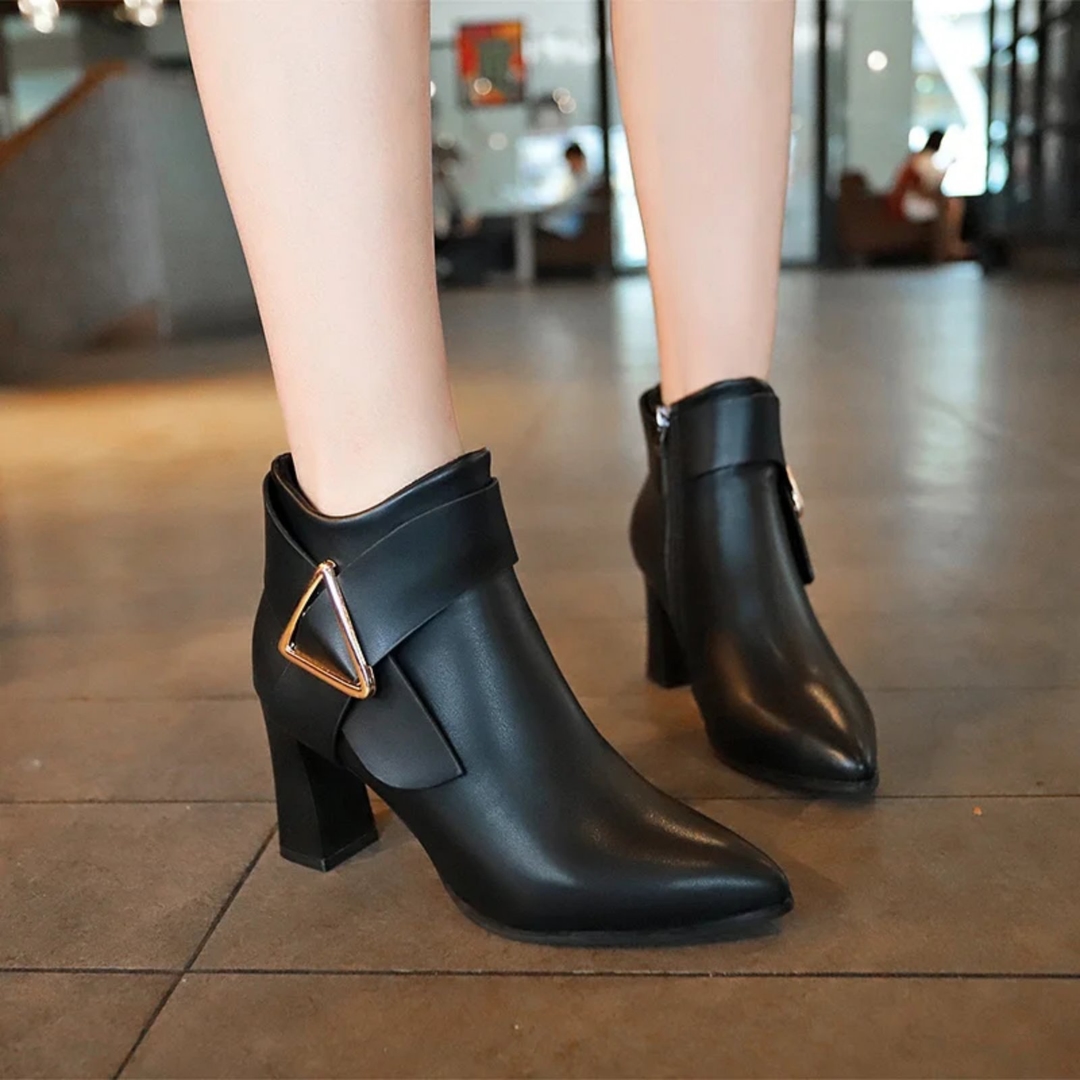2023 Winter Luxurious New Korean Version Of High Heel Short Boot Thick Heel Pointed Fashion Ankle Boot For Women's 1