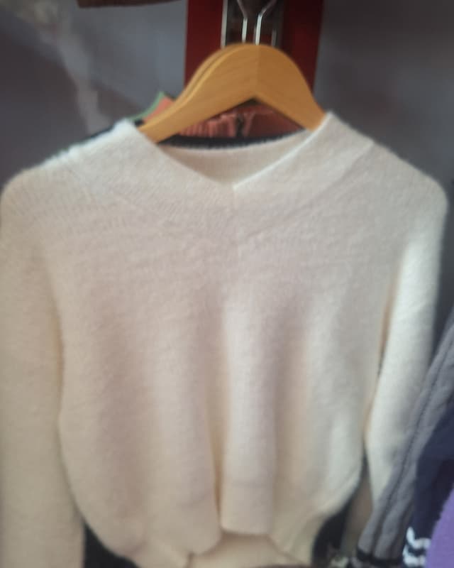 Angura v-neck sweater