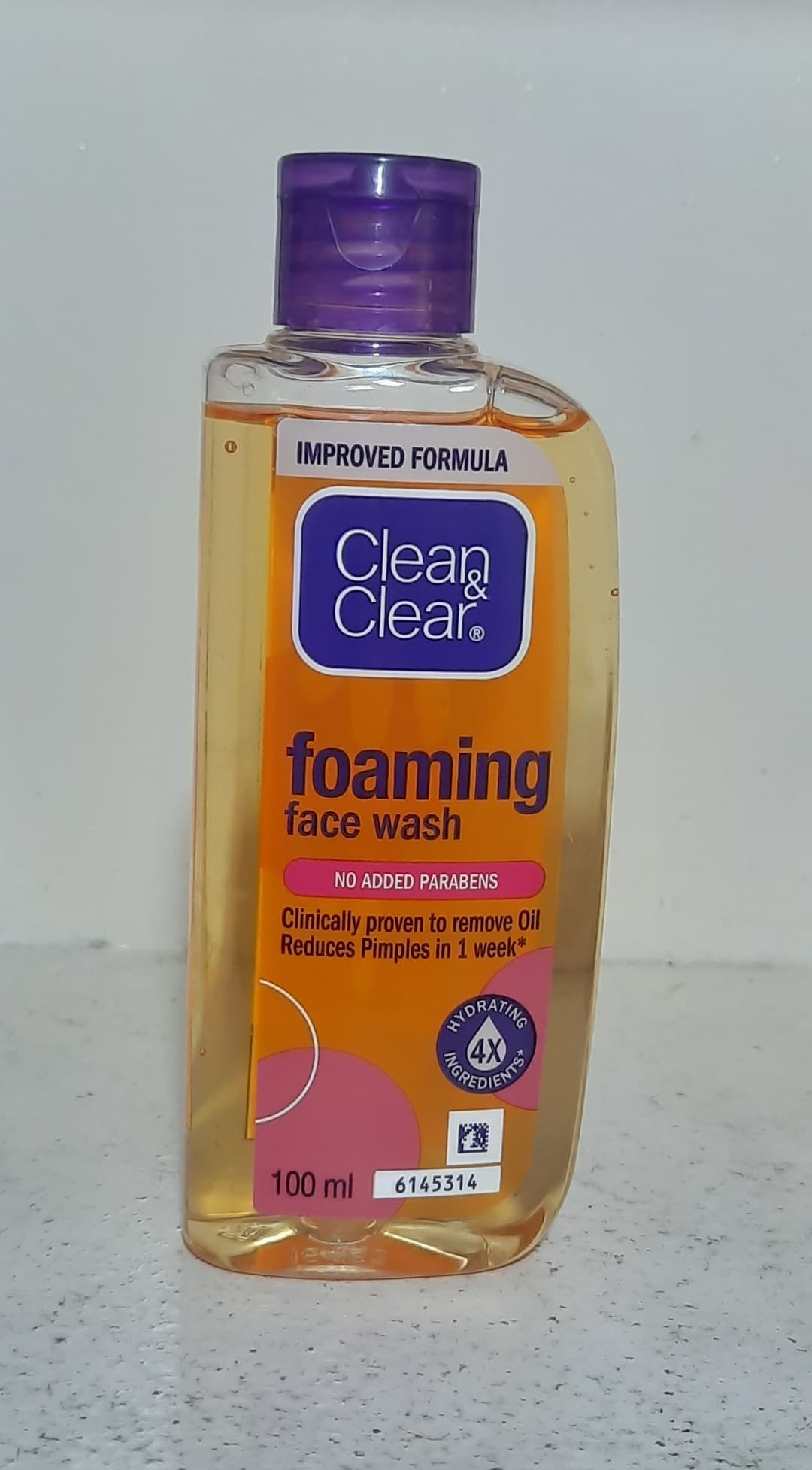 Clean n& clear foaming face wash 