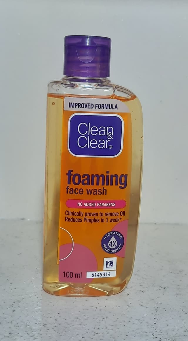 Clean n& clear foaming face wash 