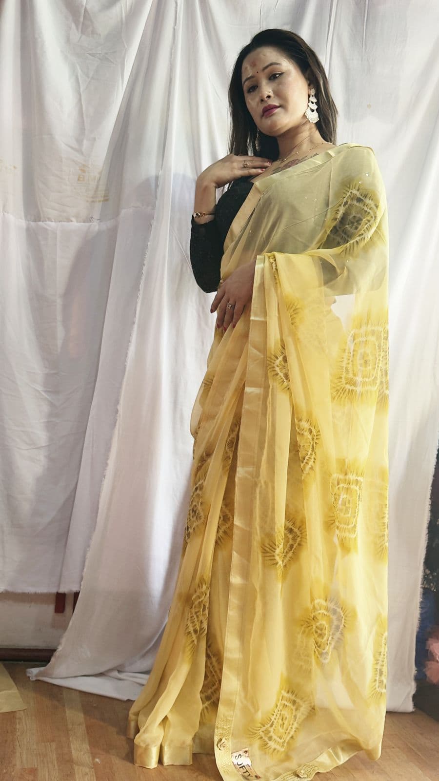 Menuka Brand Yellow Organza Floral Digital Printed Saree With Blouse