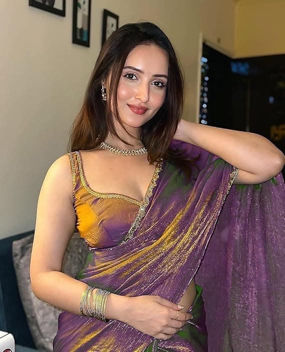 Women's Soft Fandy Silk Saree With Hand Work Lace Boarder & With Unstitched Blouse 2