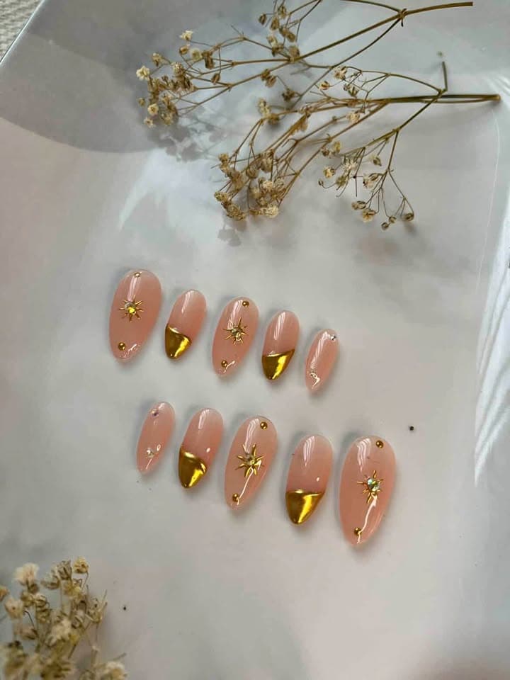 Golden Elegance – Handmade French Tip Press-On Nails
