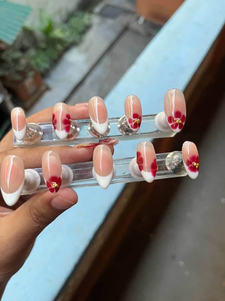 Golden Elegance – Handmade French Tip Press-On Nails 2