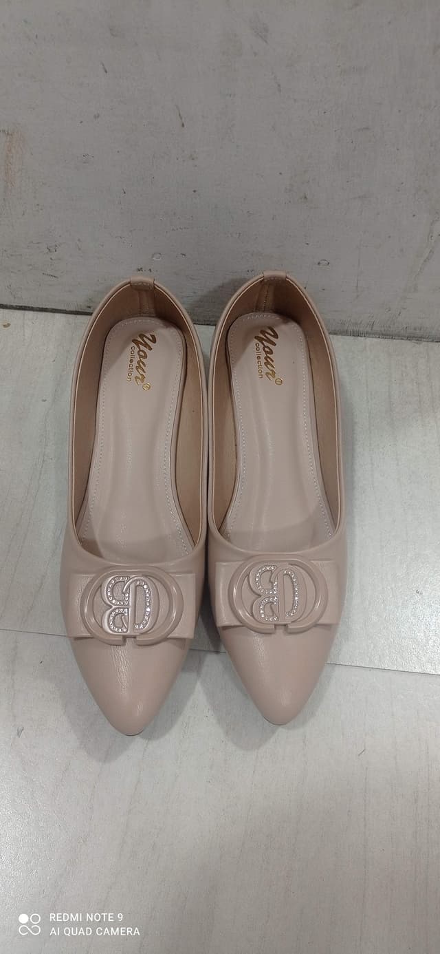 Closed shoes for women