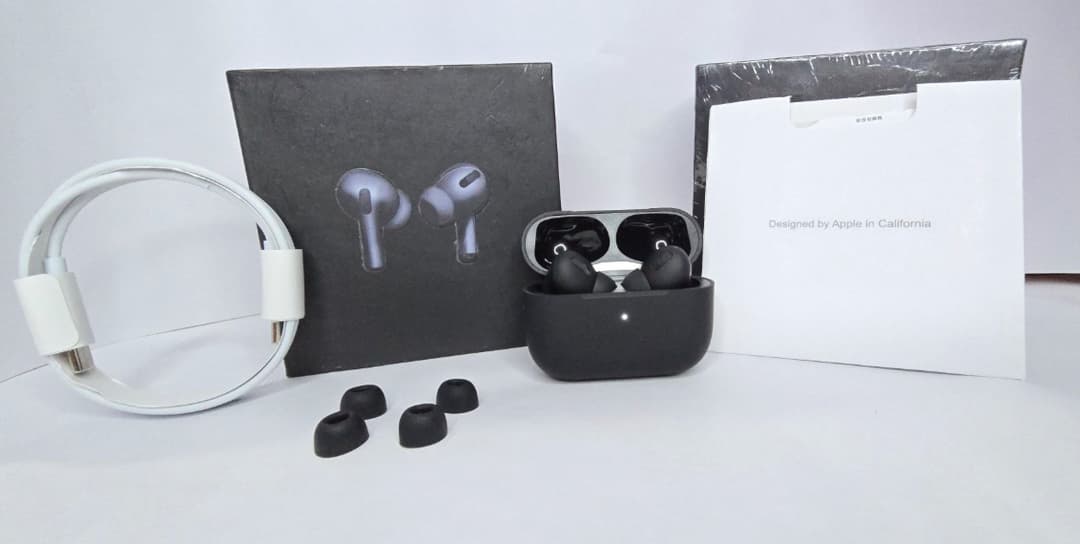 Black Earbud Airpods Pro (2nd Generation).Experience pure audio with Pro 2nd Gen! 1