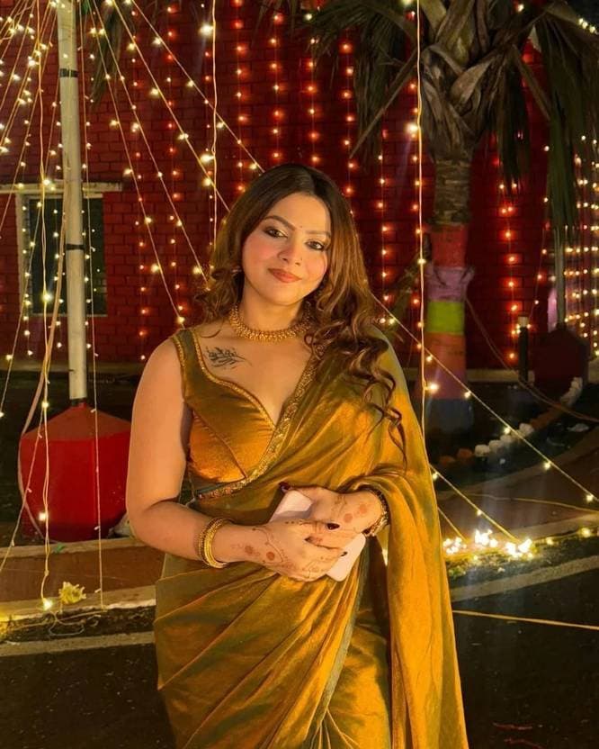 Latest Embelished Bollywood Tissue silk blend saree for women Gold color | Trendy Party & Festive Wear | Traditional Ethnic Fashion | Buy Online