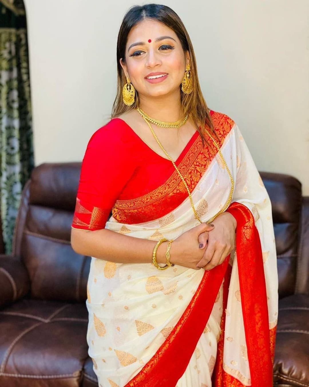 Latest Designer Bollywood Woven Banarasi Jacquard, Art Silk Saree White & Red Color/Multi Color/  Banarasi kanjiavarm paithani Bengali Bollywood patola litchi cotton silk saree | Trendy Party & Festive Wear | Traditional Ethnic Fashion | Buy Online 2
