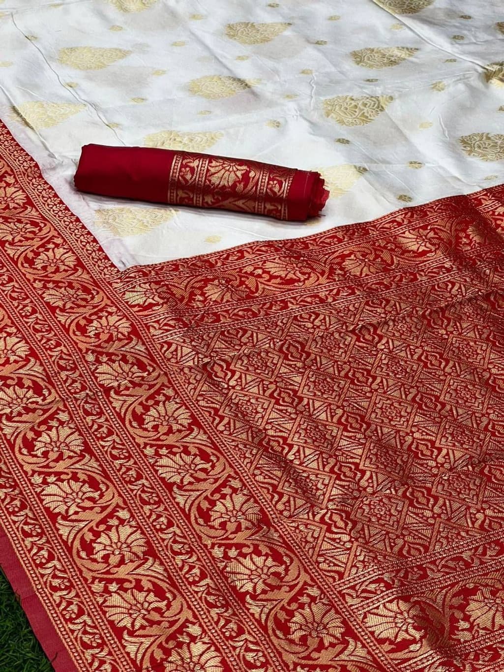 Latest Designer Bollywood Woven Banarasi Jacquard, Art Silk Saree White & Red Color/Multi Color/  Banarasi kanjiavarm paithani Bengali Bollywood patola litchi cotton silk saree | Trendy Party & Festive Wear | Traditional Ethnic Fashion | Buy Online 4