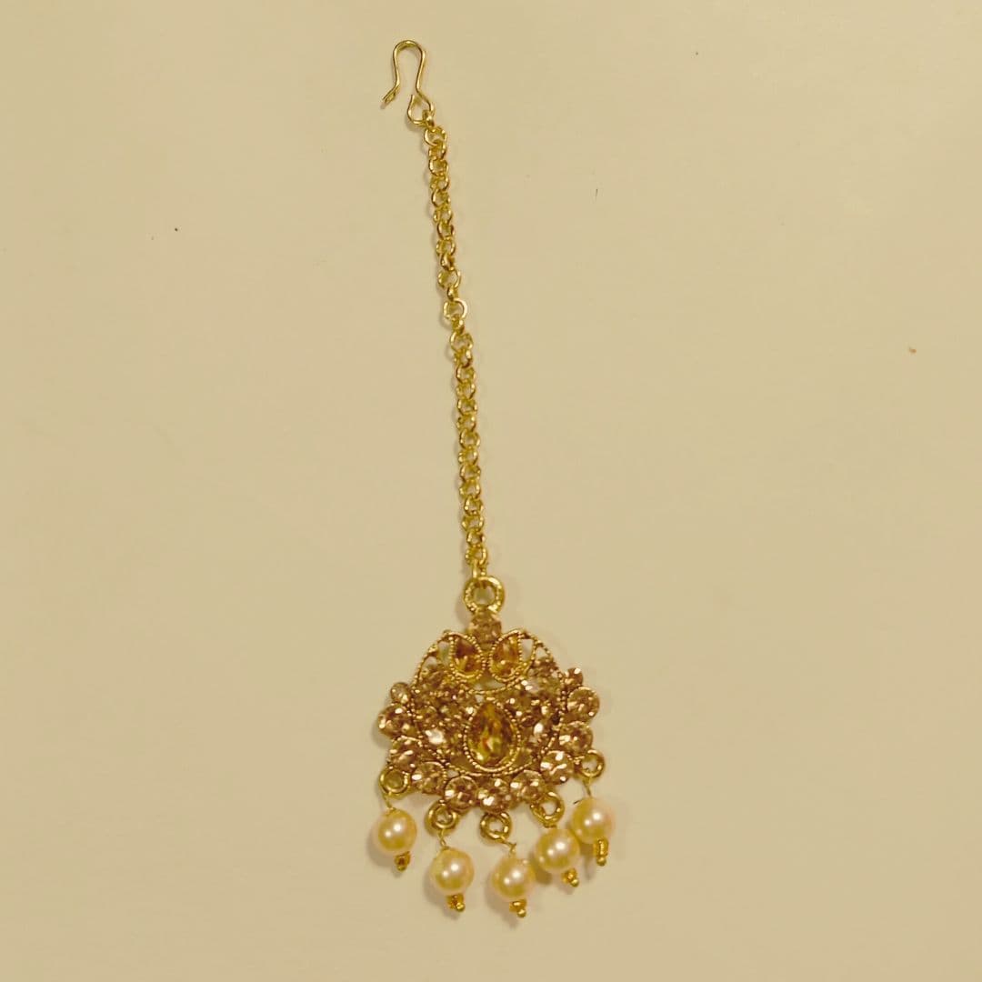 Maagtika for ladies South Indian Medium Round Face