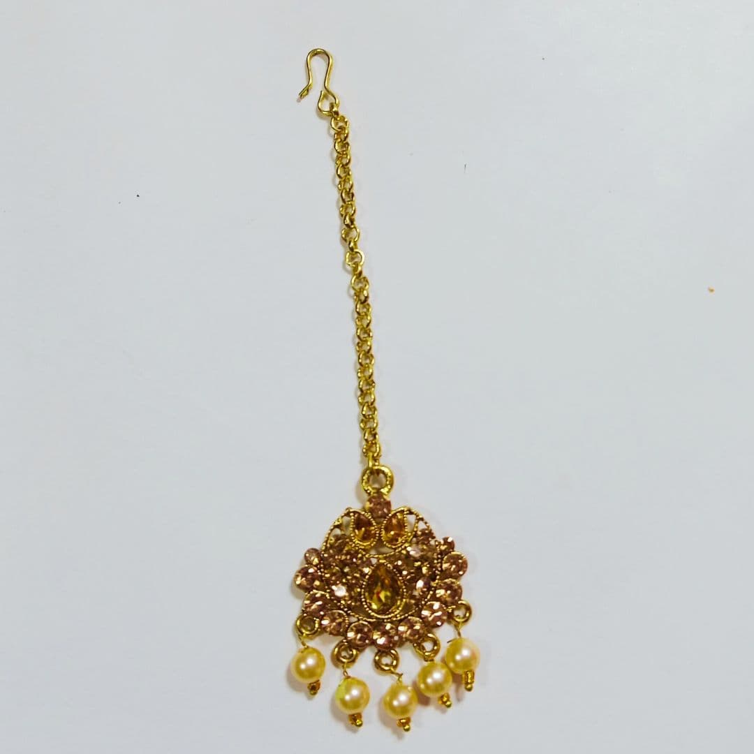 Maagtika for ladies South Indian Medium Round Face 1