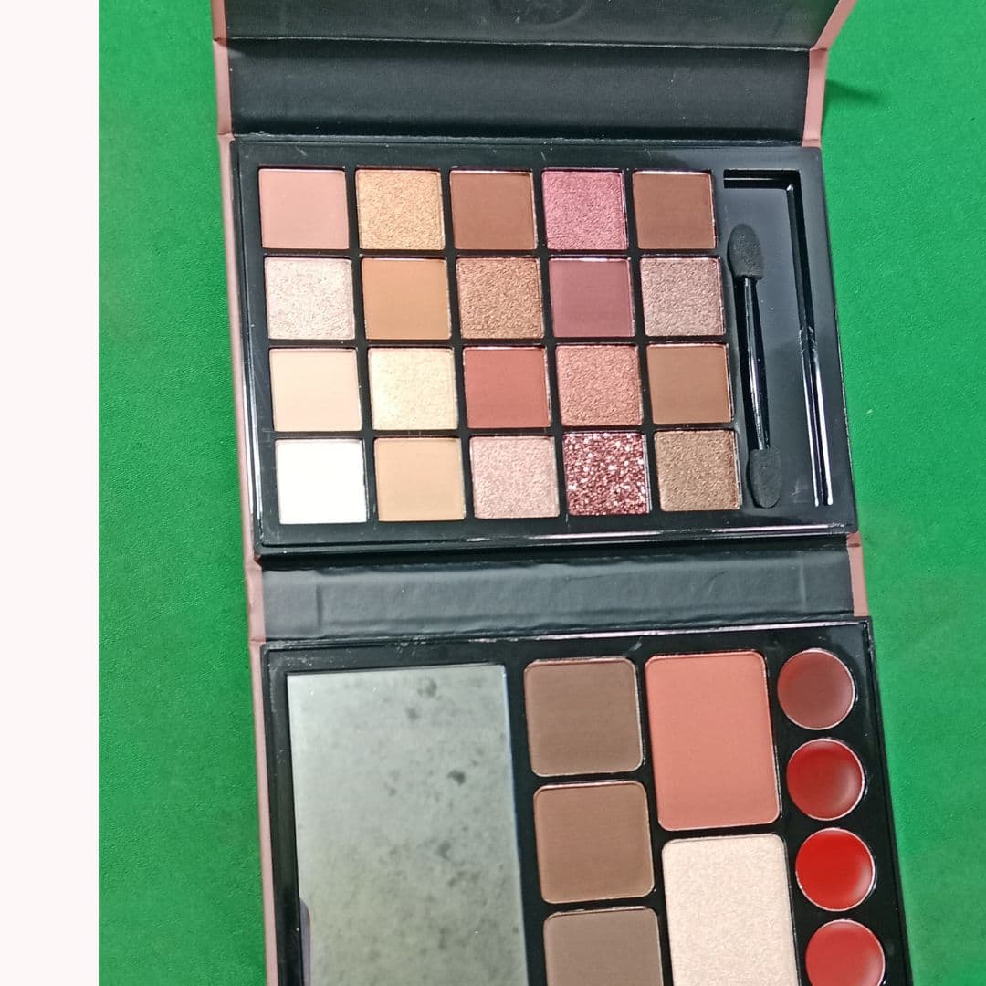 Ultra Glow Eyeshadow Palette 4
