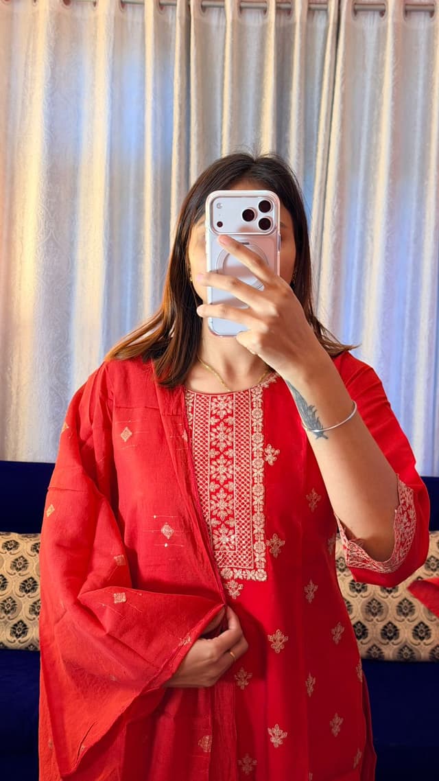 Aaryahi Festive Embroidered Kurti Set