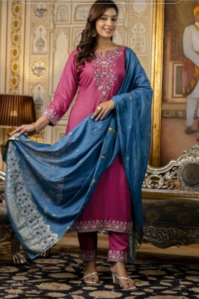 Women Embroidered Chanderi SILK KURTA SET