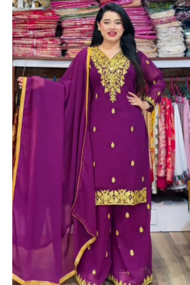 Lizas fashion Women Embroidered Straight Kurta Set