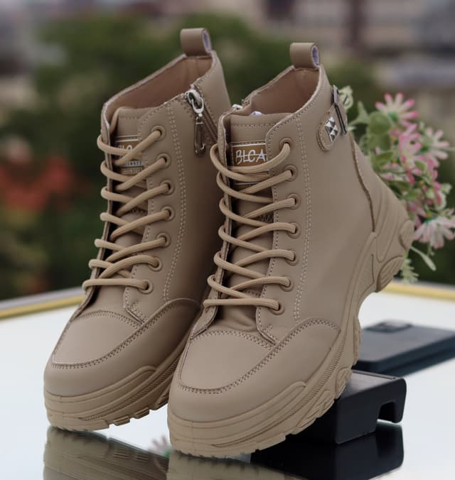 Korean LuxeStride – Women's Elegant & Comfortable Elevated Sneakers
