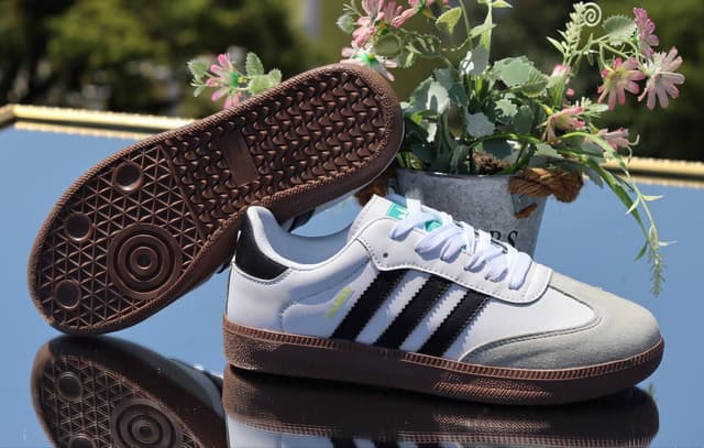 Elegant Leather Retro Sneakers – Men’s Low Top, Lace-Up, Flat Sole, Casual Style