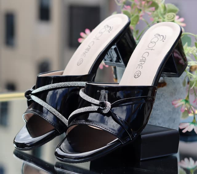Luxe Black Gloss Knot-Heel Sandals – Elegant & Comfortable Women’s Slip-On Heels for Effortless Style