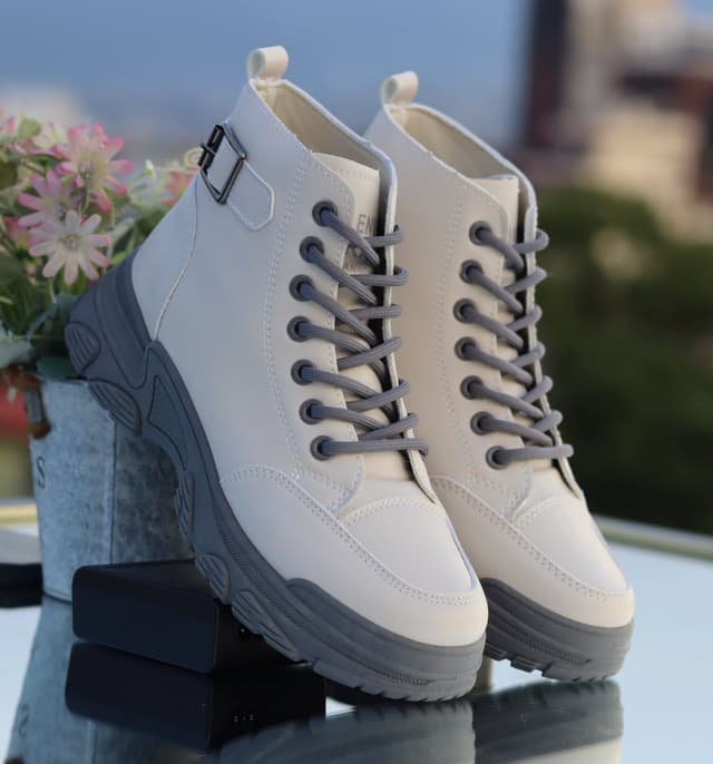 Korean LuxeStride – Women's Elegant & Comfortable Elevated Sneakers