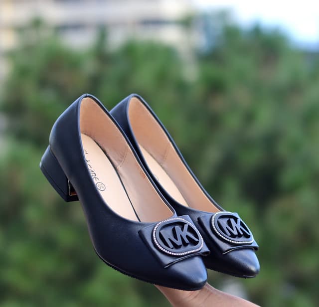 Women Pump Spring Shallow Mouth Thick Heels Square Buckle Soft Leather Classic Fashion Shoes