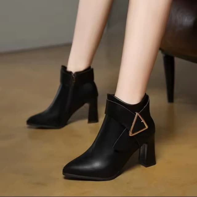 Luxurious Korean 2024 New Winter Genuine Leather Fashion High Heel Belt Buckle Casual Dress Office Elegant Ladies Boots