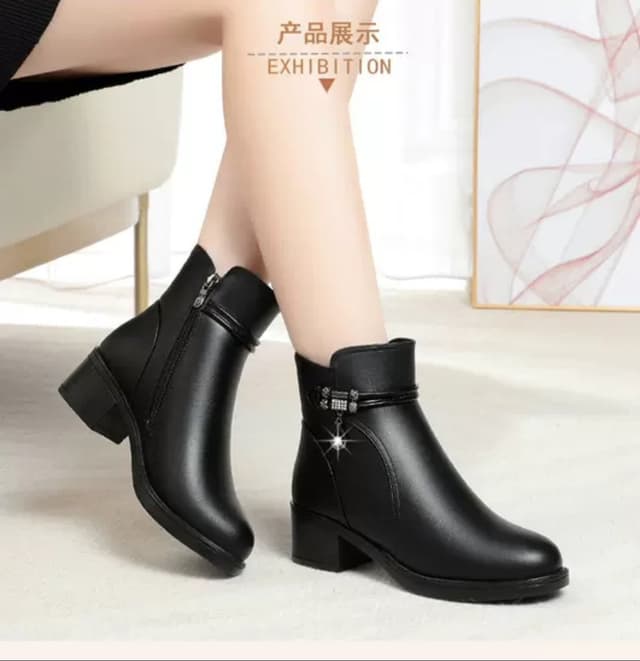 4.5cm Comfortable Fashion Med Square Heels Platform Boots Winter 2024 Women's Soft Leather Short Fur Ankle Boots
