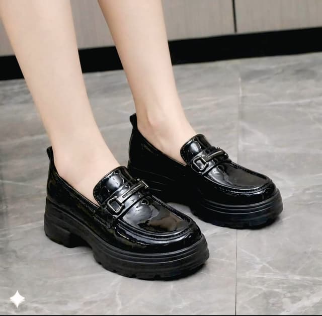 Elegant Comfort Women’s Black Loafers – Stylish Slip-On Casual Shoes