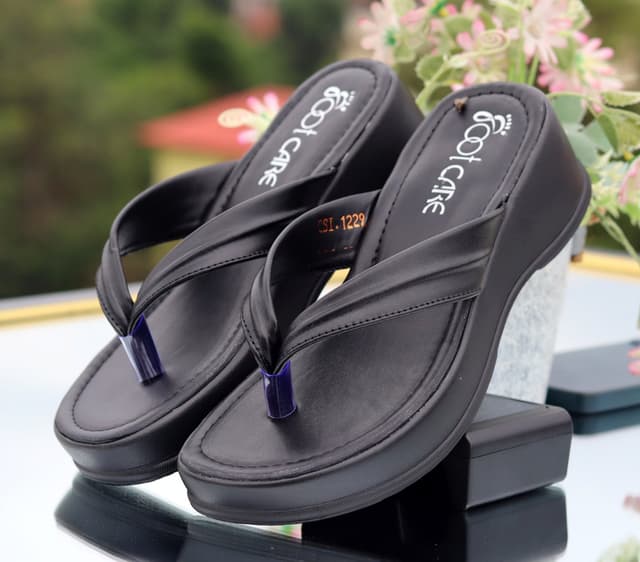 BlissFlex UltraLite – Elegant Black Toe-Ring Platform Sandals with Plush Cushioned Insole for All-Day Comfort and Effortless Style