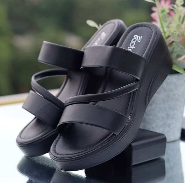 Luna Luxe Women’s Triple Strap Platform Slides – Noir Edition