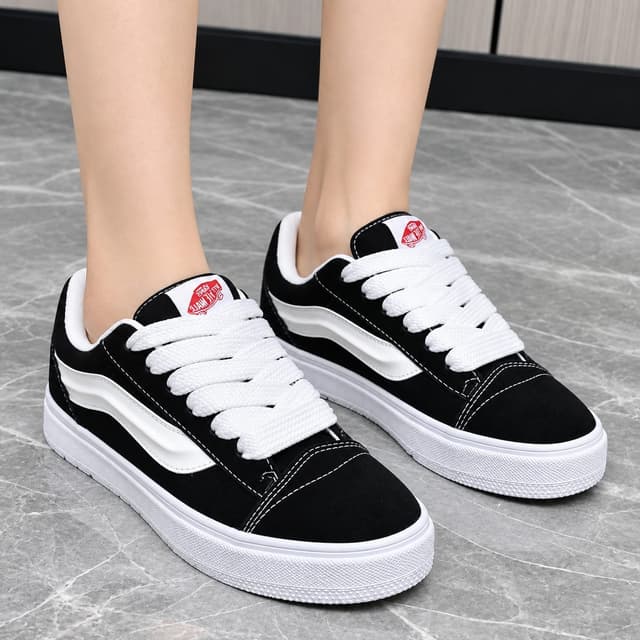 Women’s Premium Classic Black & White Low-Top Sneakers – Stylish Casual Lace-Up Shoes