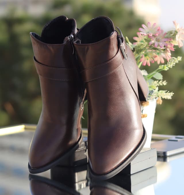 Luxora 2025 Elegant Women’s Leather Ankle Boots – Graceful Winter Heels with English Luxe Charm