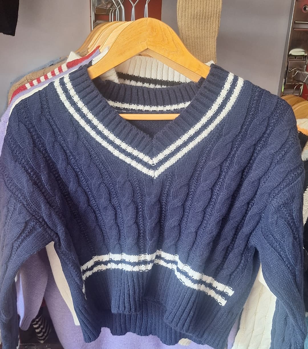 Cropped v-neck sweater 2