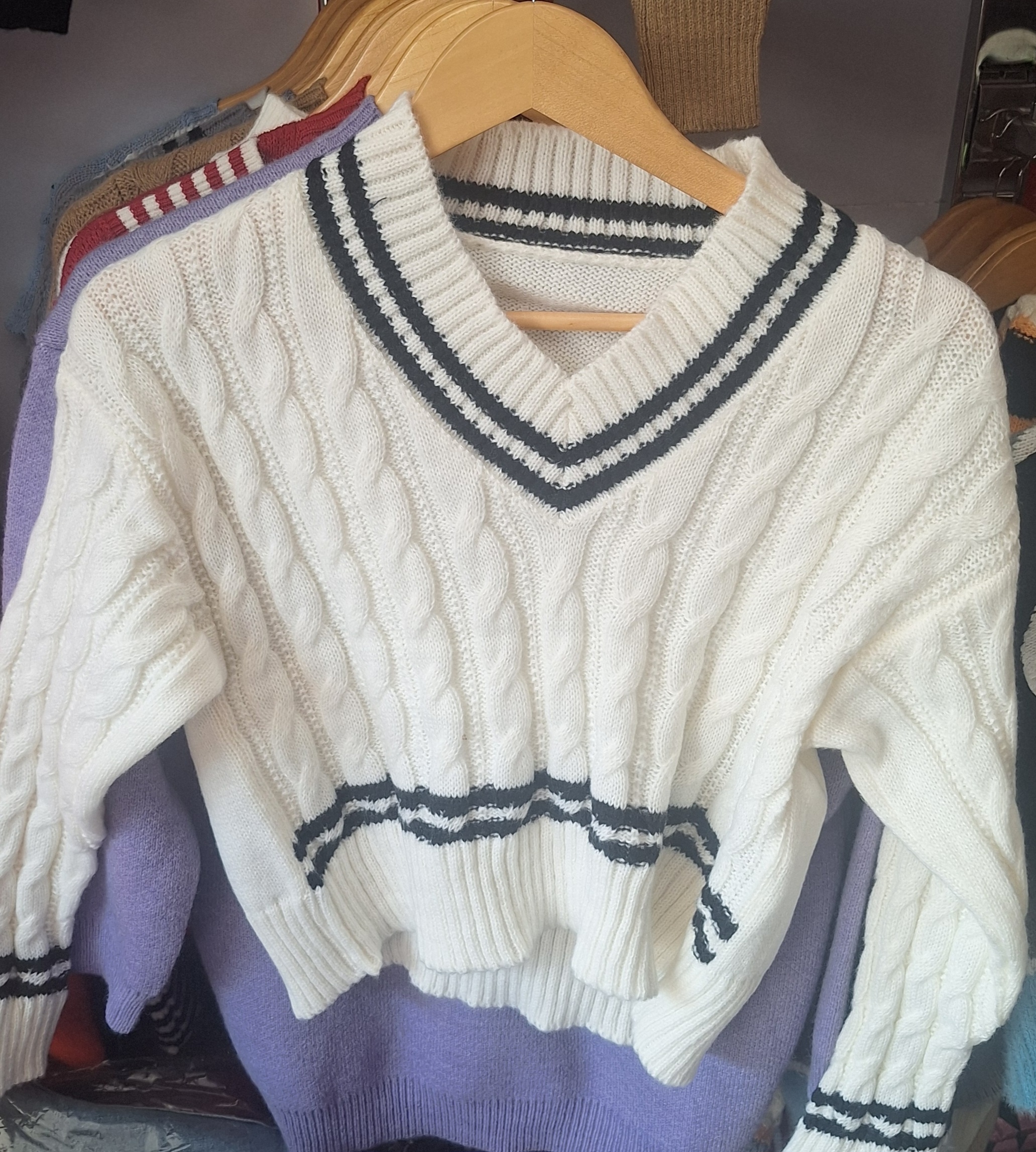 Cropped v-neck sweater 1