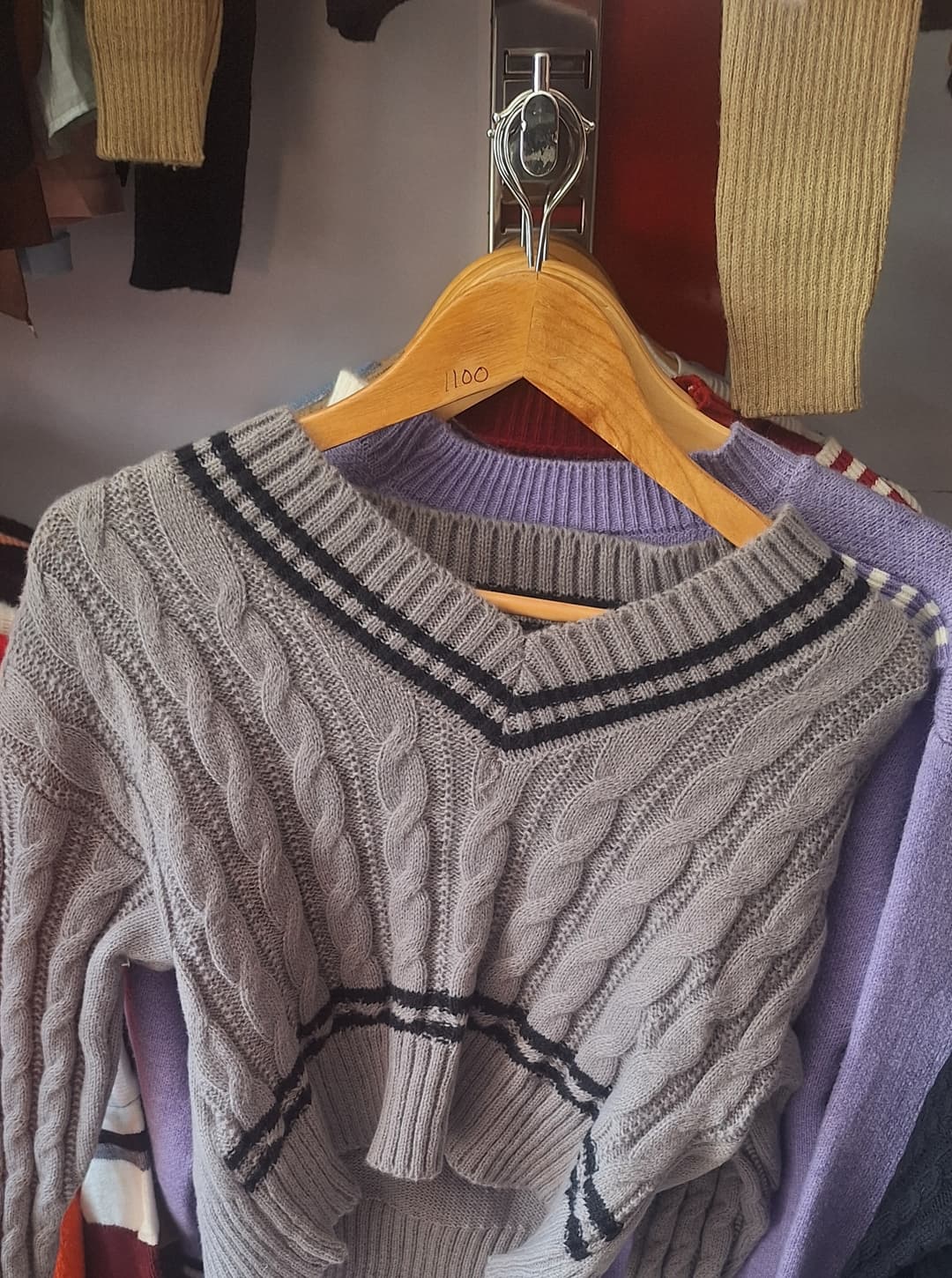 Cropped v-neck sweater 1