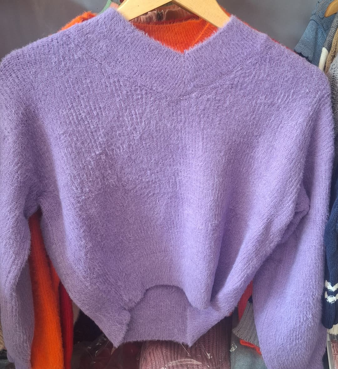 Angura v-neck sweater 2