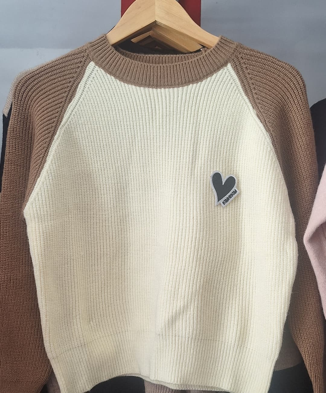 Round neck sweater 1