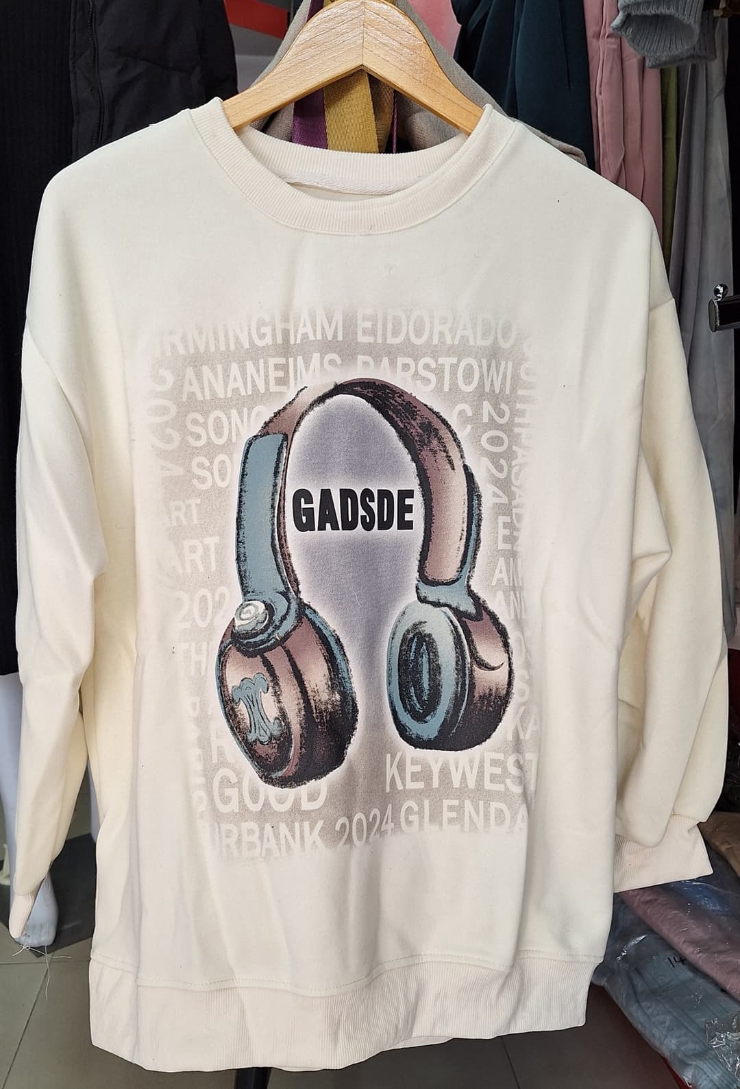 Sweat shirts for both men and women 4