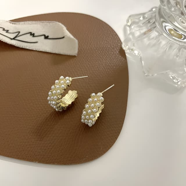 VaryGood Pearl Inlaid Simple Golden Hoop Earring For Women