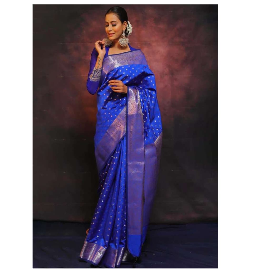 Awafu Woven Kanjivaram Pure Silk, Art Silk Saree With Blouse (Blue)