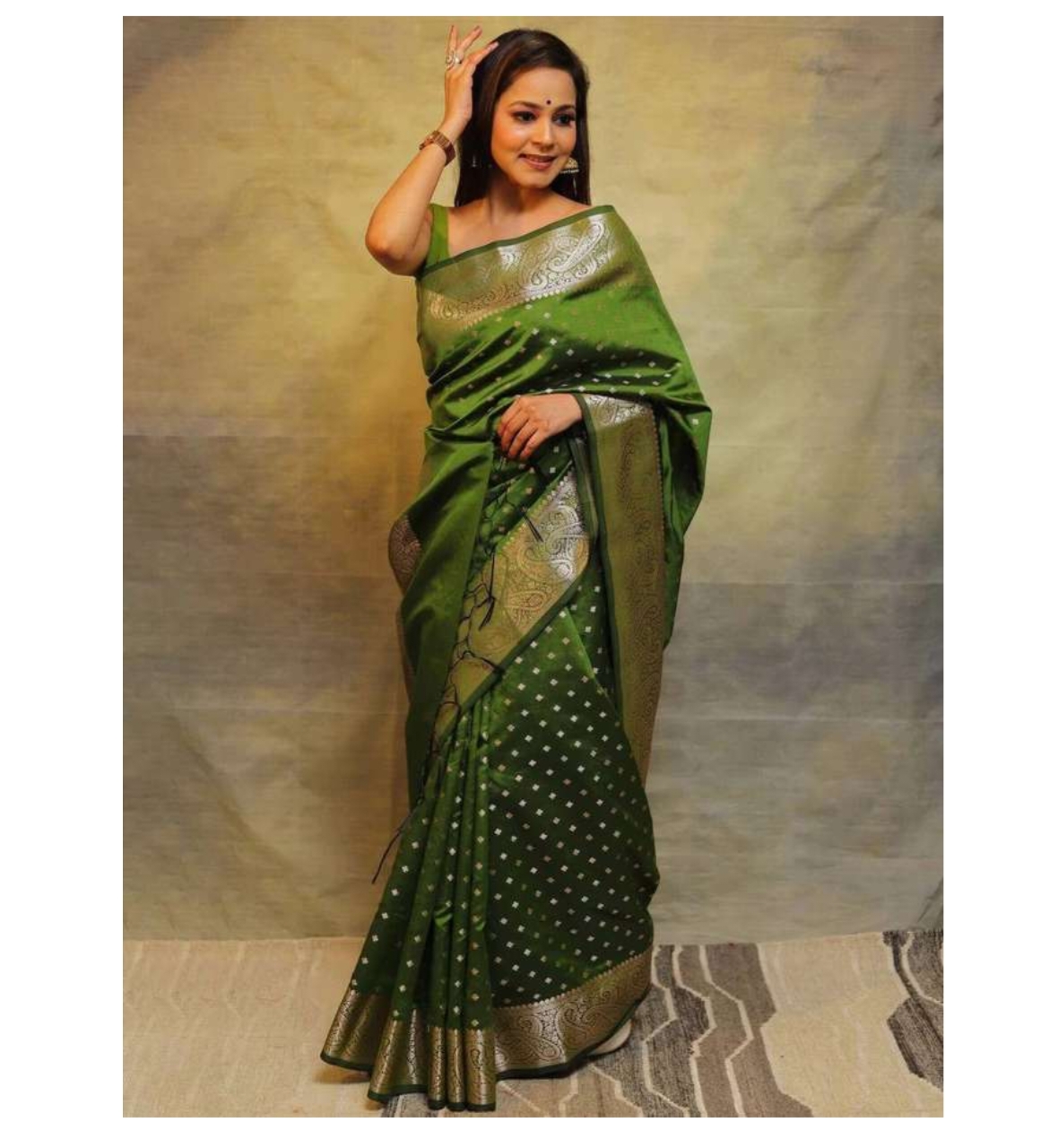 Awafu Woven Kanjivaram Pure Silk, Art Silk Saree With Blouse( Green) 1