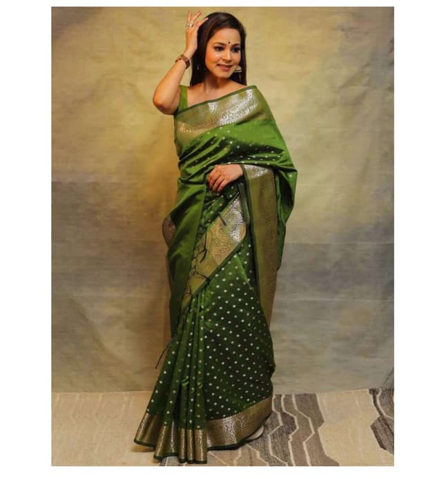 Awafu Woven Kanjivaram Pure Silk, Art Silk Saree With Blouse( Green)