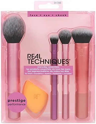 Real Techniques Everyday Essentials Base Brush and Sponge Set 2
