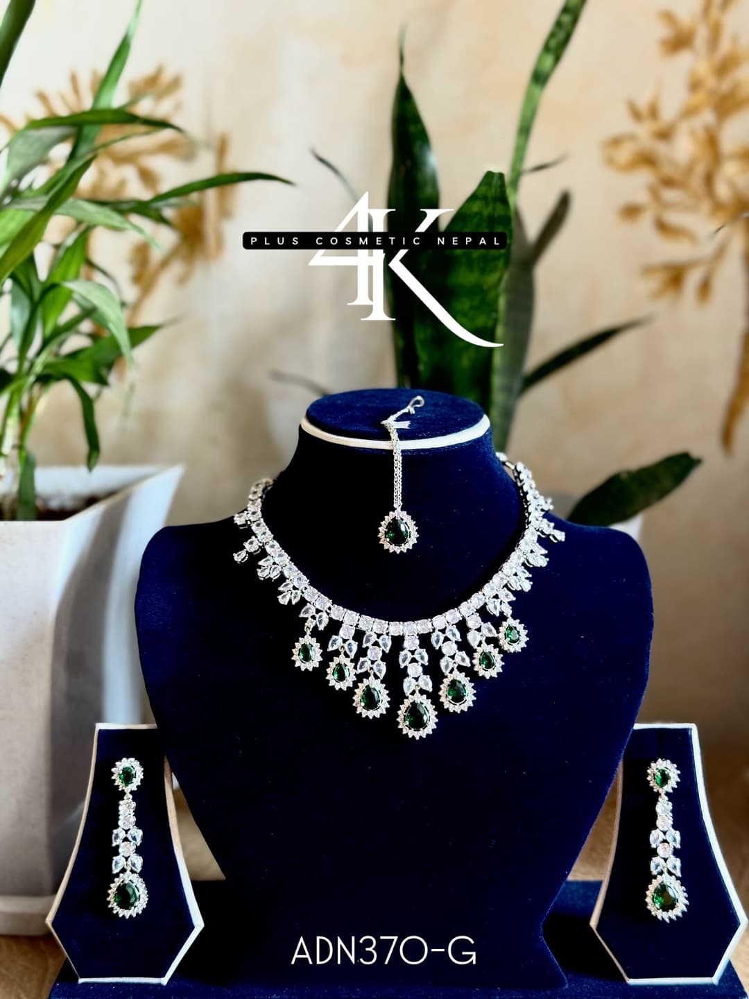 4K Plus Cosmetics Design Necklace for women white and Green Premium Design for weeding and Party