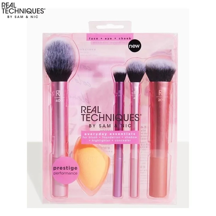 Real Techniques Everyday Essentials Base Brush and Sponge Set 3