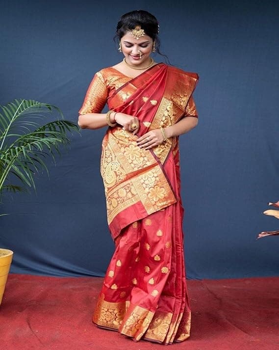 Women's Silk Woven Kanjivaram Saree 4